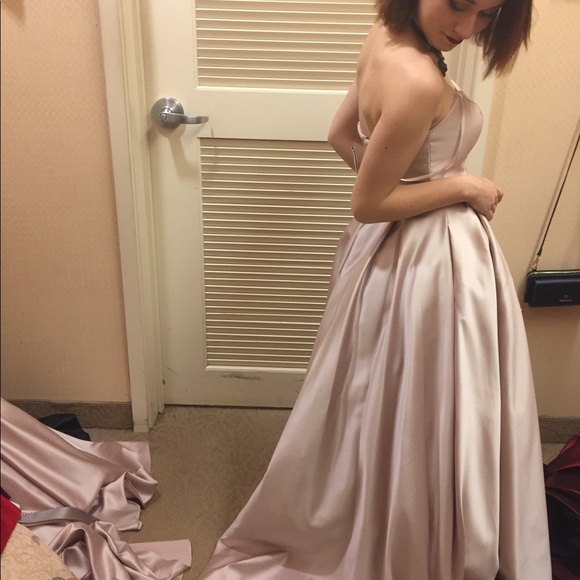 Meet your Posher, Kat - Picture 1 of 3